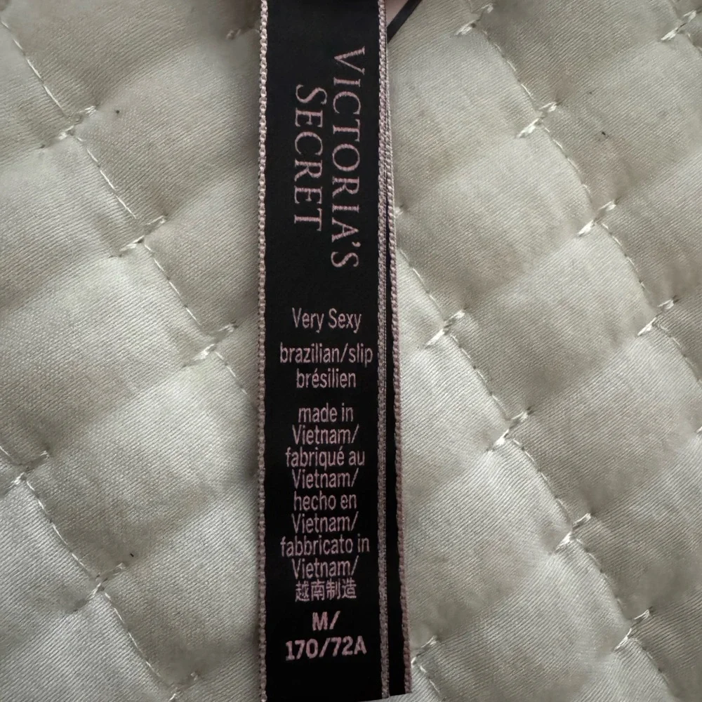 Victoria's Secret Black Bra and Panty Set - Picture 6 of 6